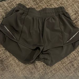 lulu black size 4 Hotty Hot 2’’